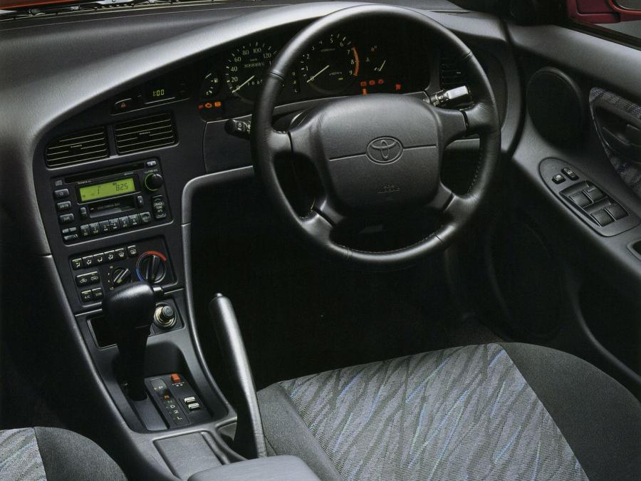 Панель приборов Toyota Carina ED (ST200) 1995 года  (фото 5 из 10)